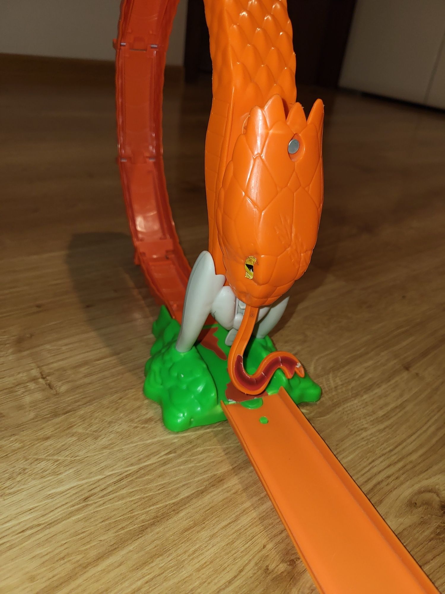 Tor hot wheels cobra coil + autko