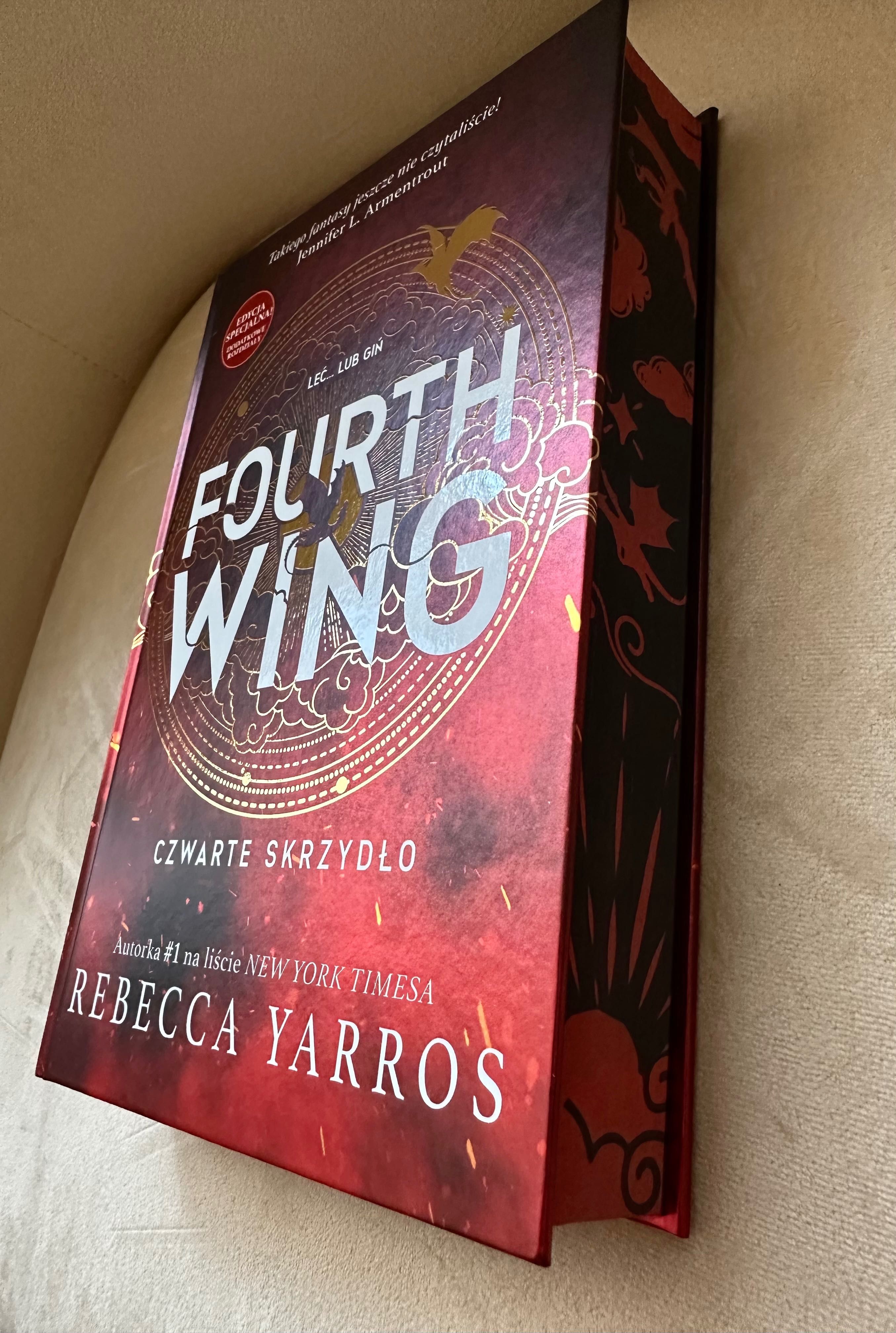 Książka „Fourth Wing” Wydanie Specjalne