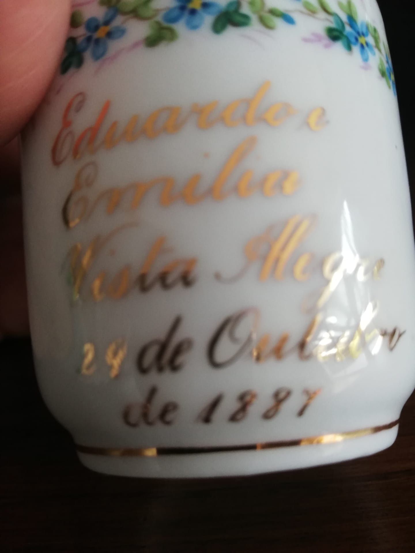 Par de chávenas e Pires porcelana Vista Alegre, Séc. XIX.