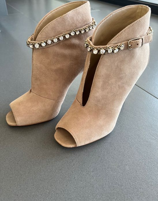 Buty Guess z odkrytymi palcami