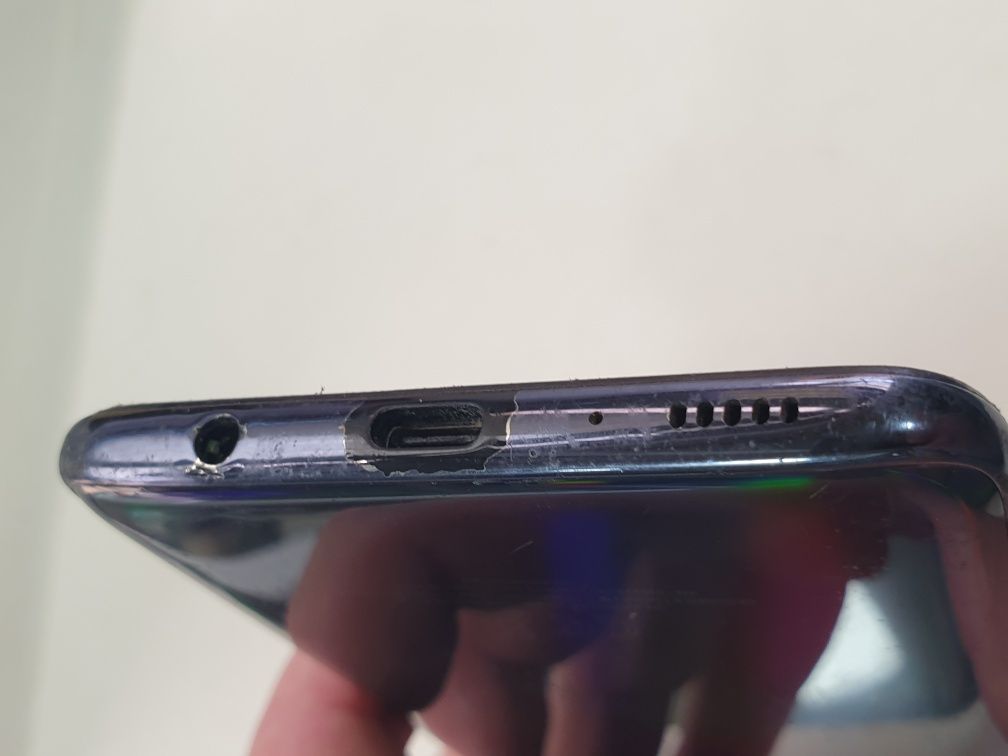Samsung Galaxy A70 (6/128gb)