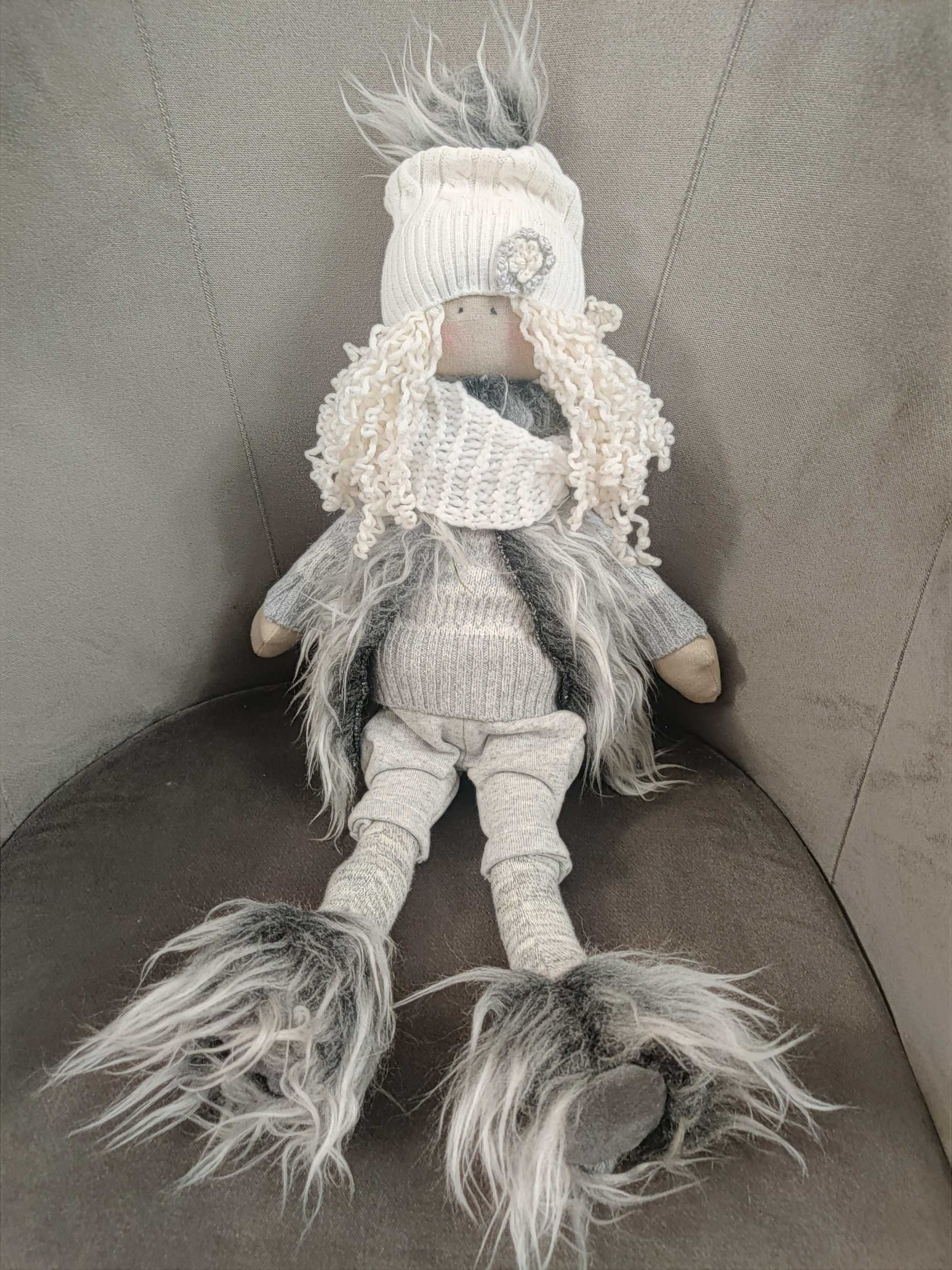 Nowa lalka ręcznie wykonana przez pracownię Deco
