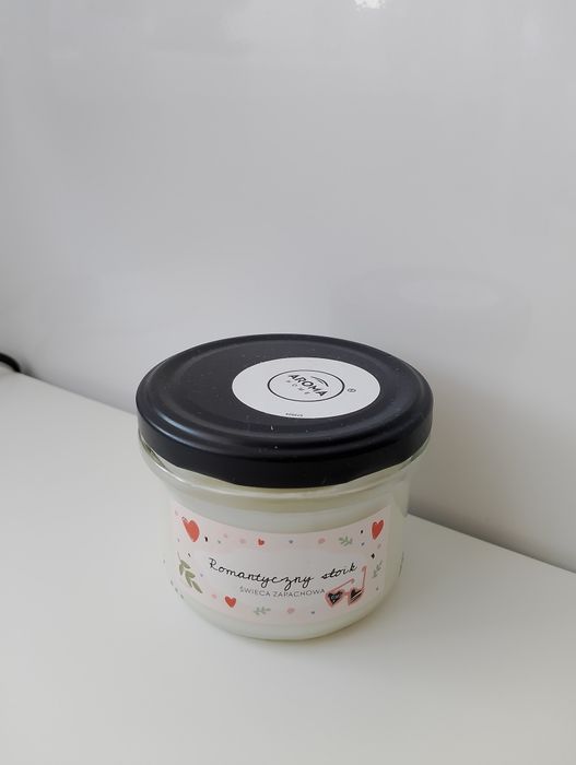 świeca zapachowa "Romantyczny słoik" marki Aroma Home. 
Nutka romantyz