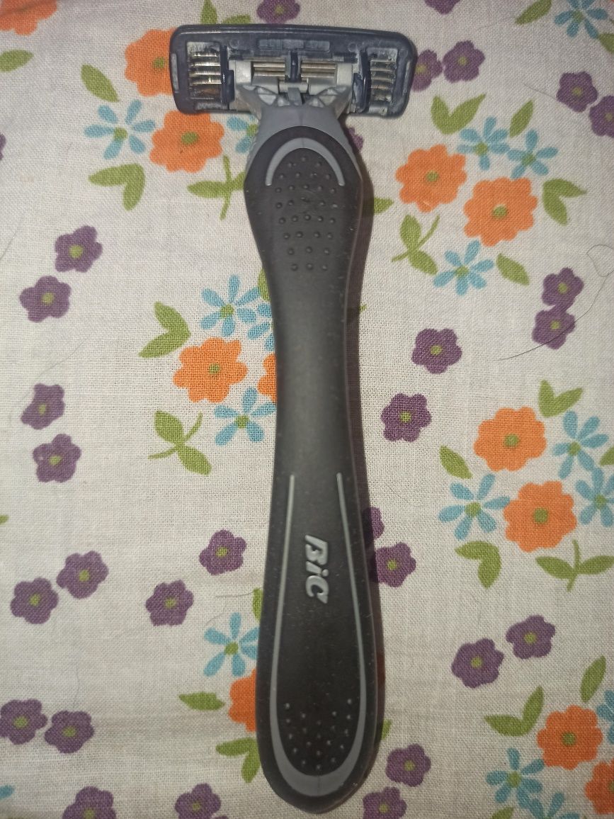 Станки бритвенные Gillette. Bic. Новые и б/у