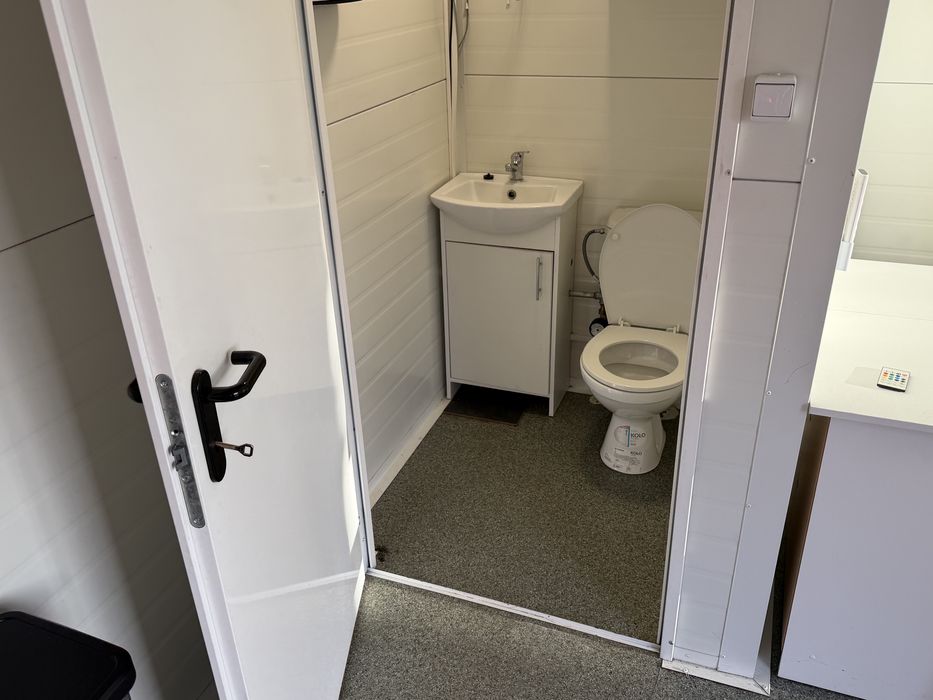 Lokal w centrum miasta * do wynajcia * 20 metrow * zaplecze sanitarne