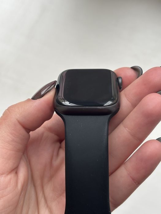 Apple watch SE 1 покоління