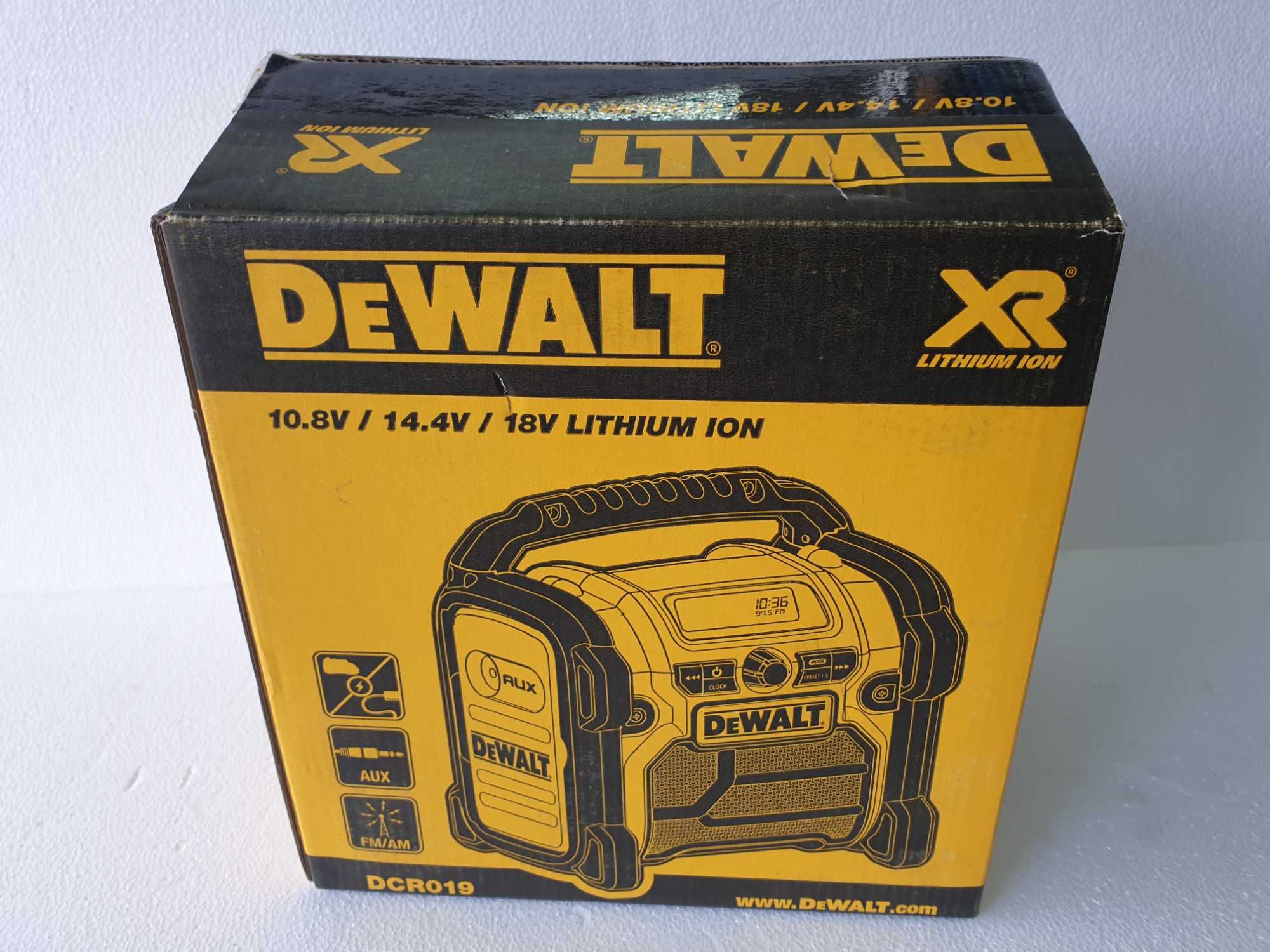 Радио аккумуляторное DeWalt DCR019