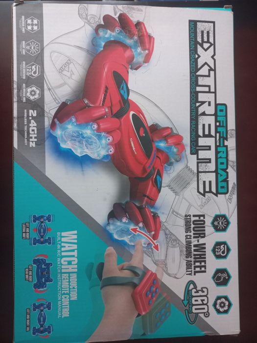 Машинка на керуванні від браслета