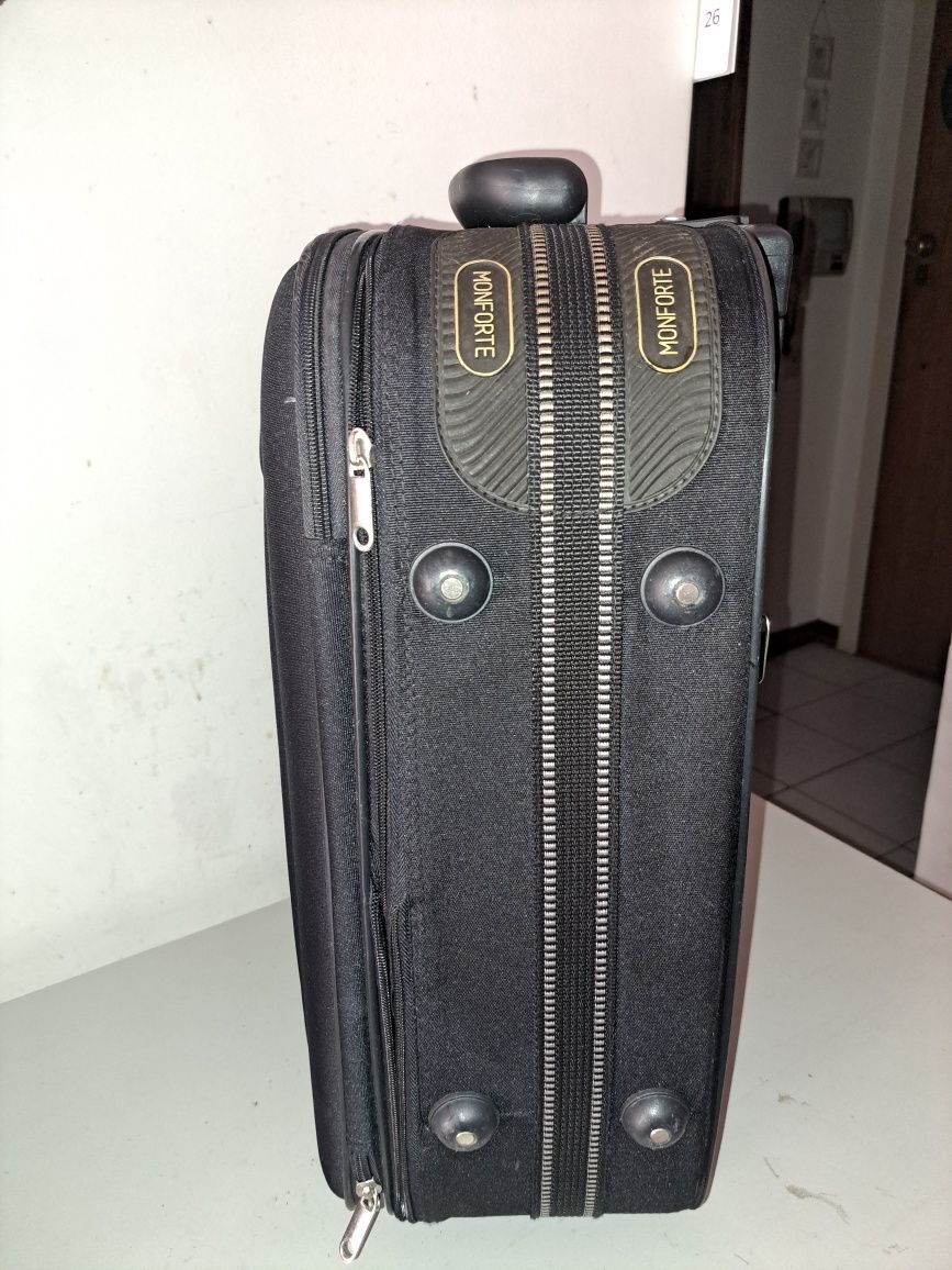 mala preta de cabine marca Monforte muito resistente como nova