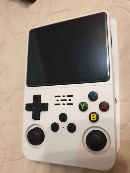 Портативна приставка R36s з эмуляцією багатьох приставок