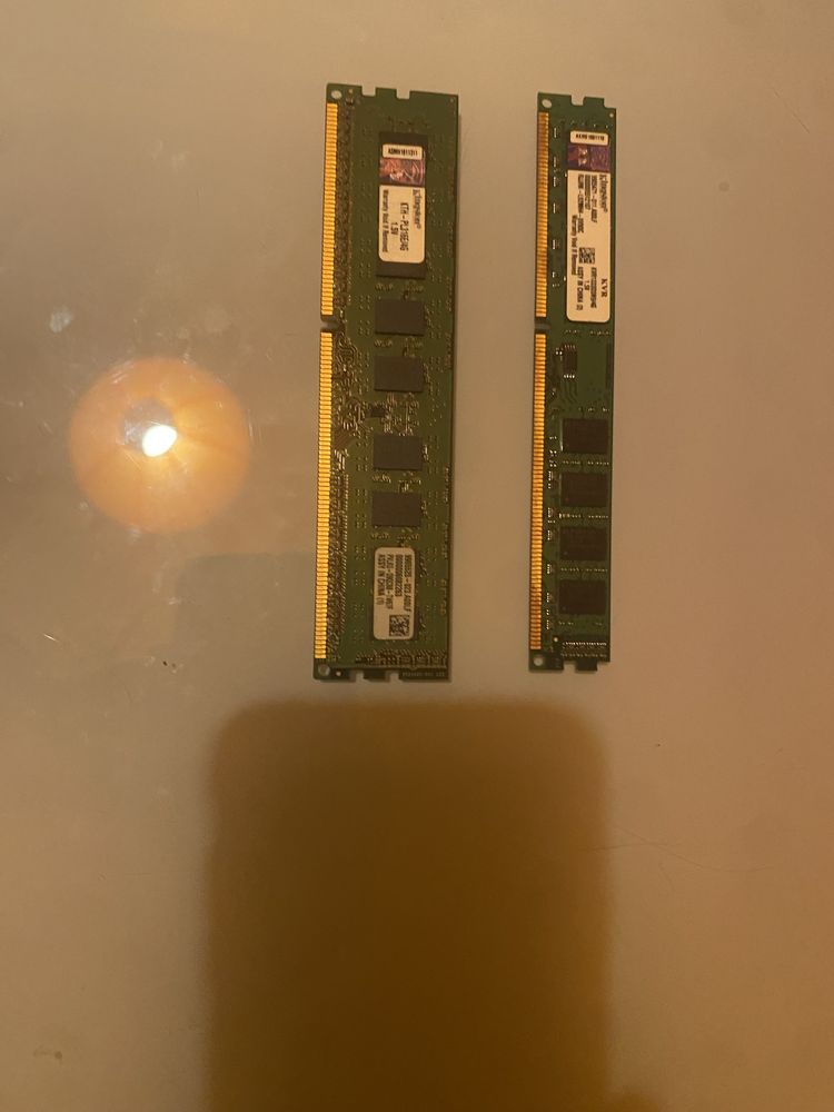 2 memorias ram DDR3 de 4G cada, 1333Ghz