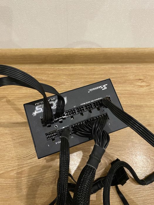 Блок питания Seasonic SSR-550PX (550W, 80+ Platinum)