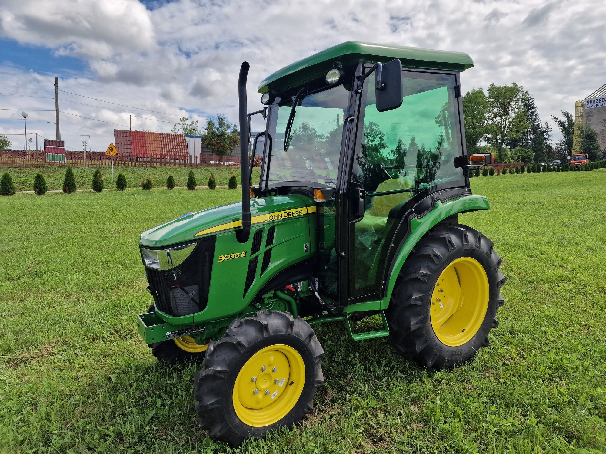 John Deere 3036E  zarejstrowany  fabrycznie nowy