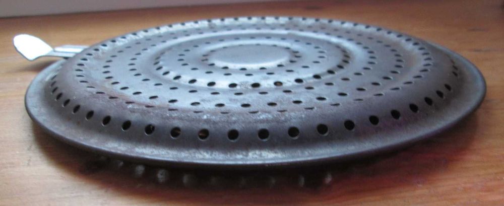 Кухонная утварь: скалка, набор деревянный, ступка, венчик и другое