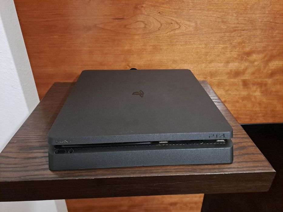 Playstation 4 com comando