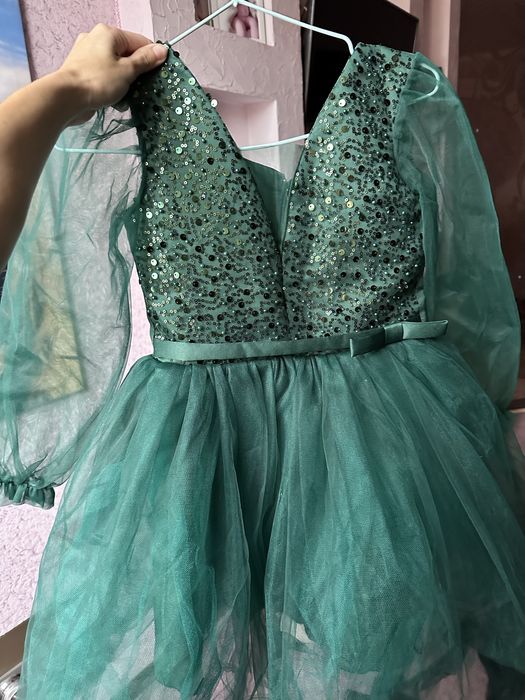 Продам красивое платье на девочку