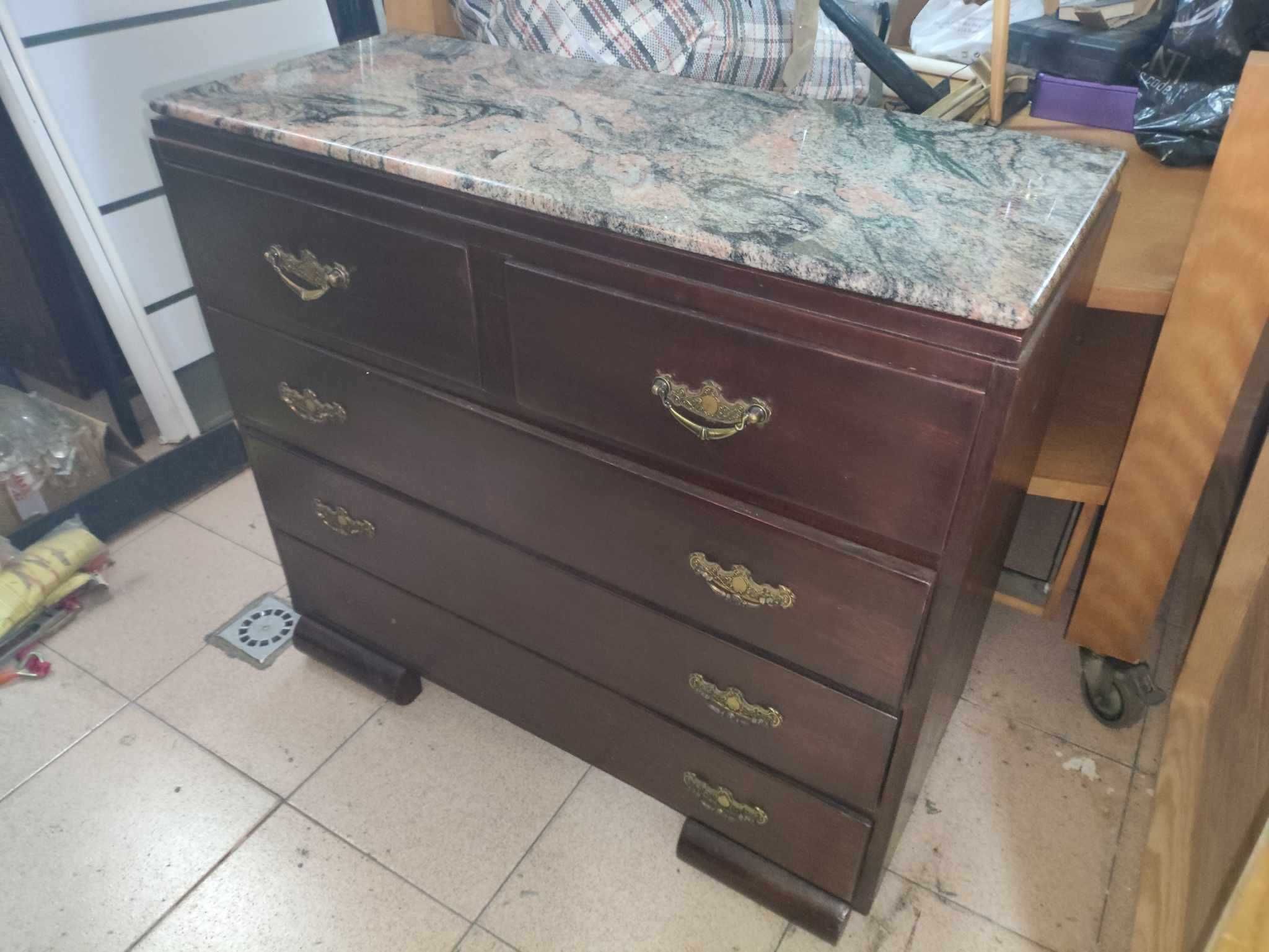 Comoda antiga vintage com pedra marme