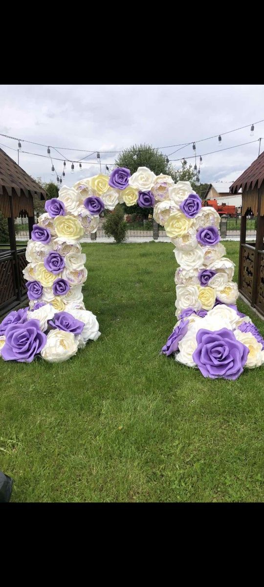 Декор весілля квіти, фотозона, арка, каіти великі
