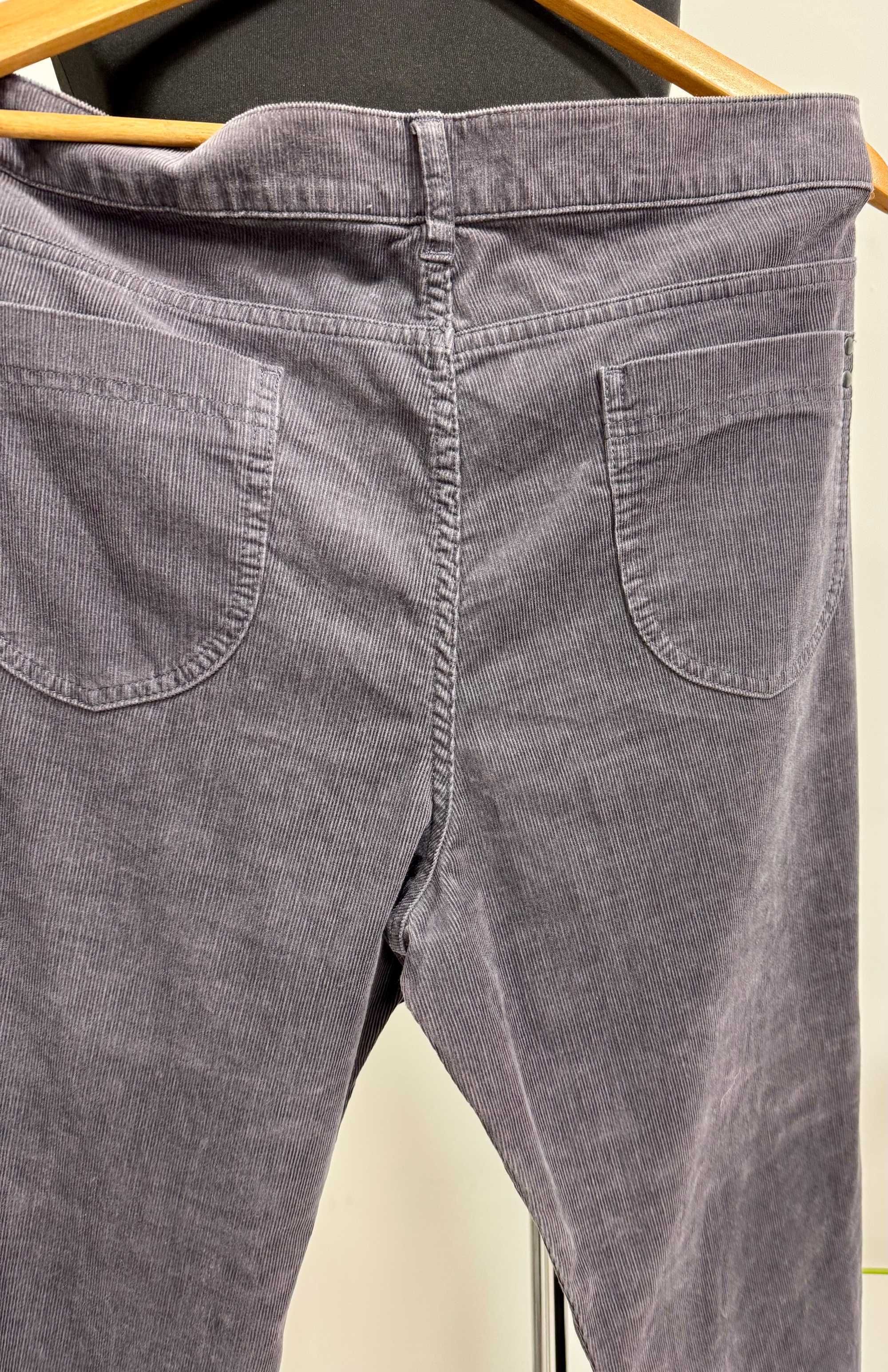 Nowe/ Powystawowe Spodnie Sztruksowe/ Marks & Spenser/ Chinos/