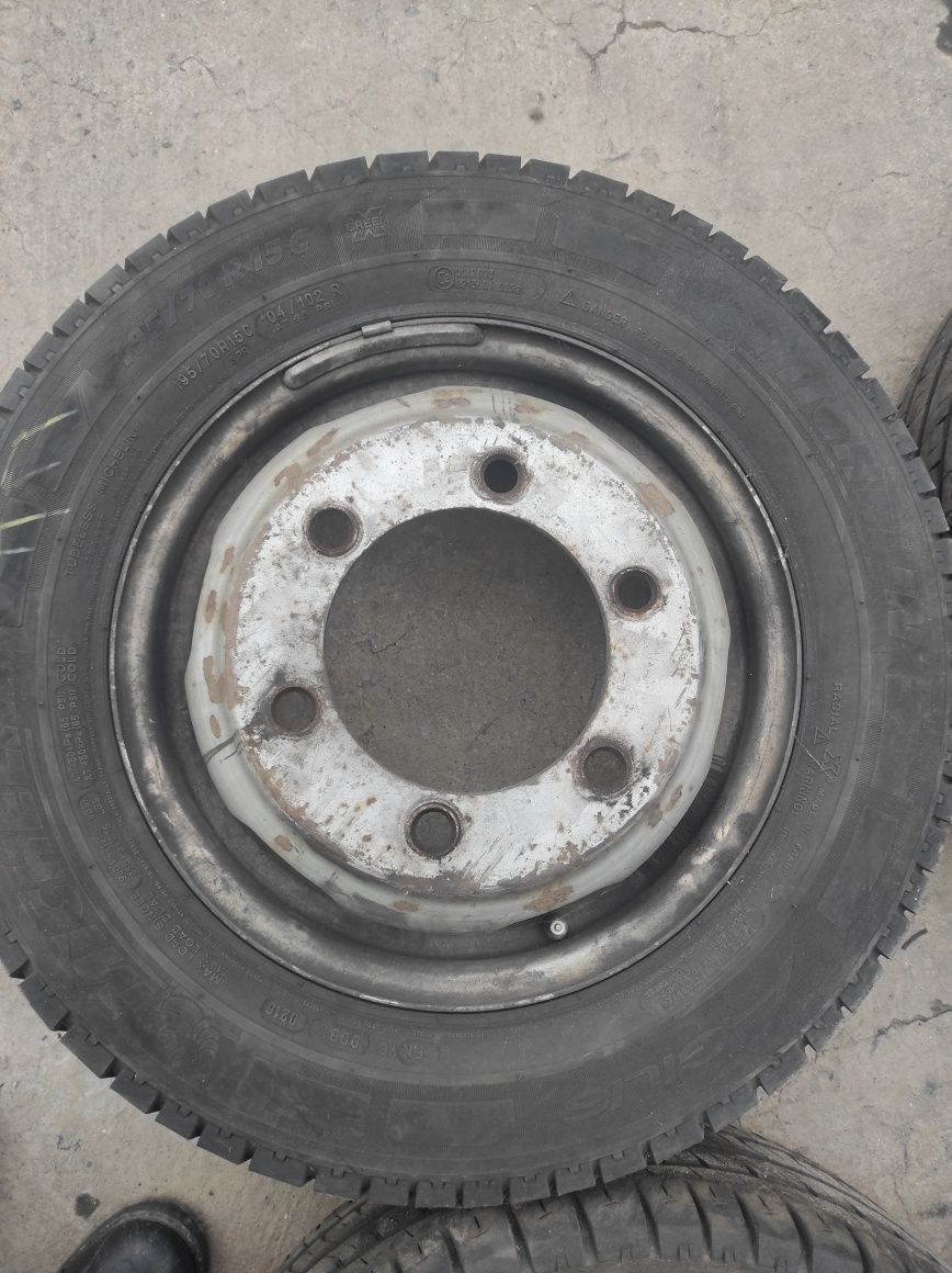 Продам диски з шинами 195/70R15C до спрінтера на спарці