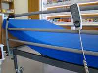 Cama hospitalar articulada eléctrica com colchão anti-escaras