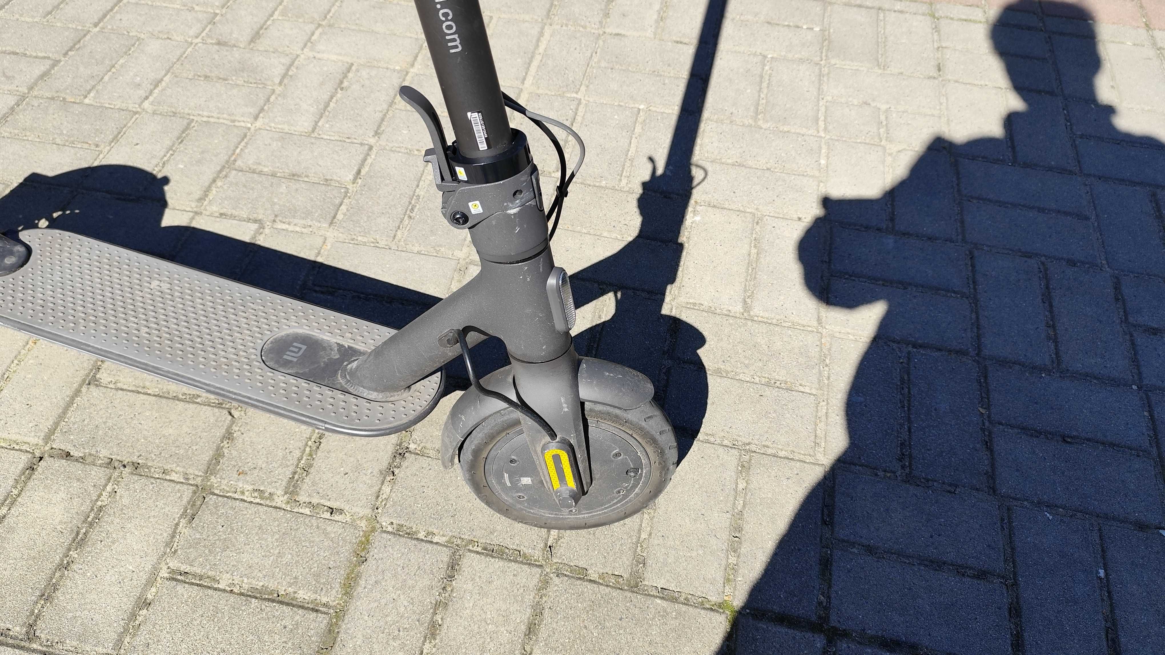 Hulajnoga elektryczna Xiaomi Mi Electric Scooter Essential