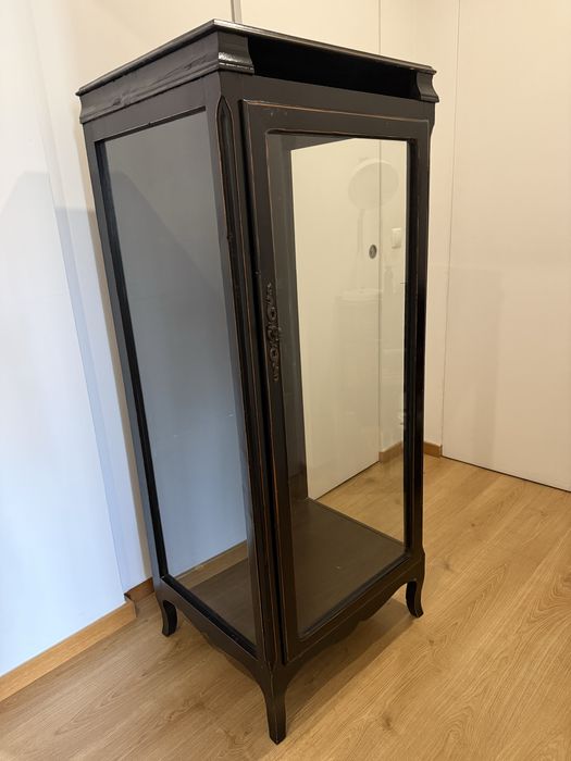 Armário clássico em madeira