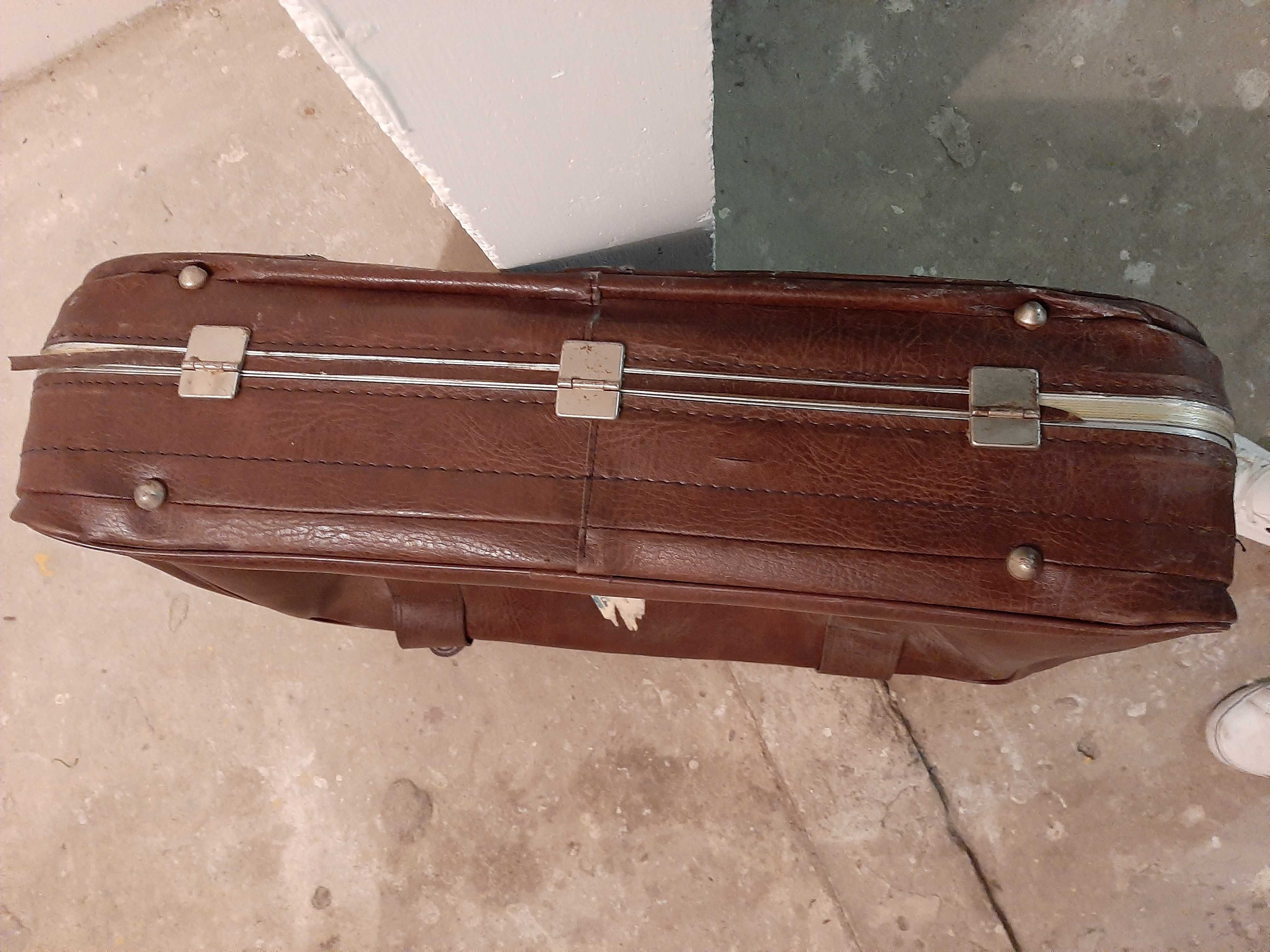 Stara skórzana walizka