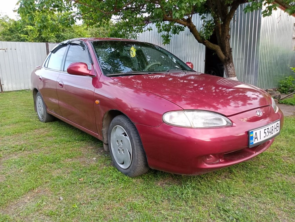 Авто в хорошому стані Хюндай Лантра, продам.