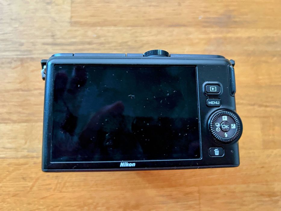 Цифровий бездзеркальний фотоапарат Nikon 1 J3 з об»єктивами