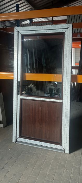 DRZWI Kacprzak 105x210 Drzwi ZEWNĘTRZNE PCV Sklepowe Orzech Lewe