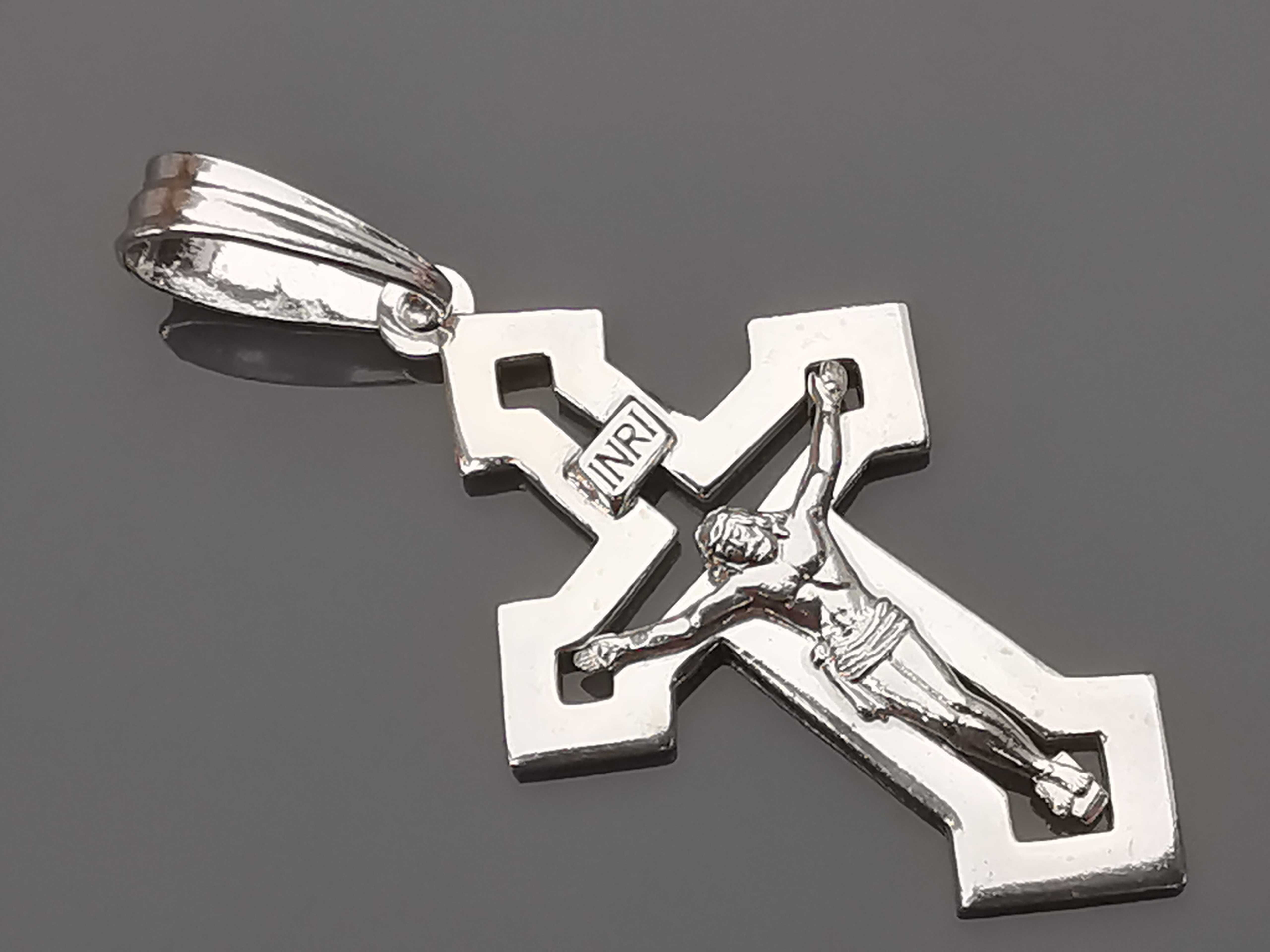 Srebrny duży krzyżyk z Jezusem z dużą przelotką 1.3 cm