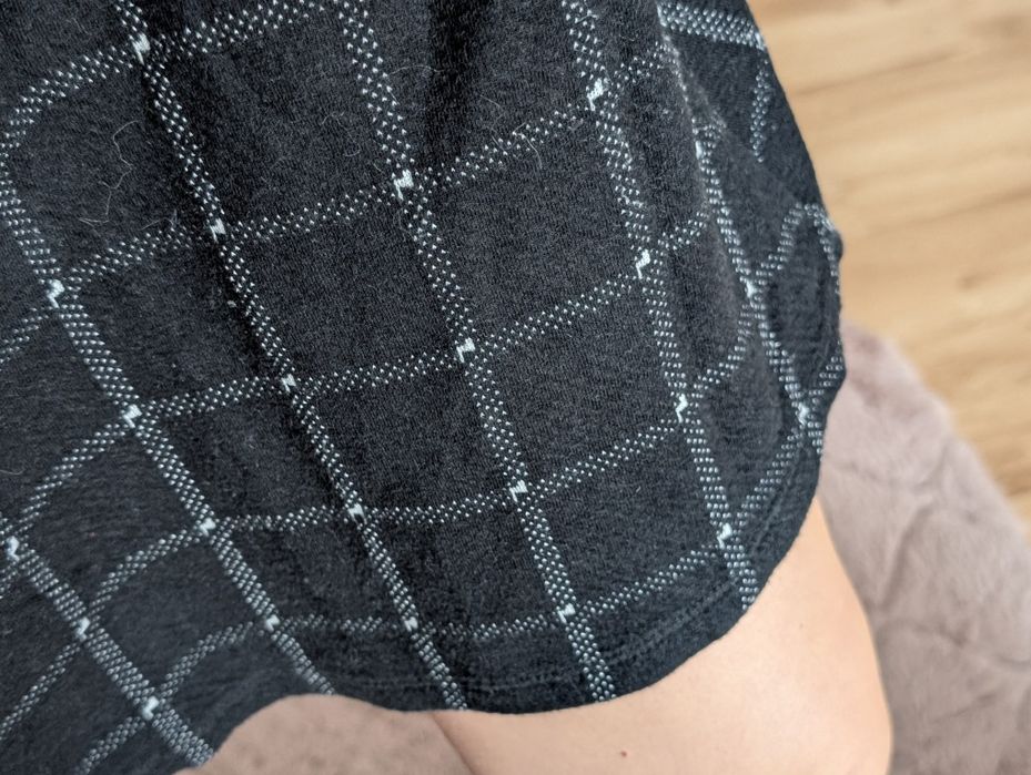 Krótka czarna rozkloszowana spódniczka w kratkę