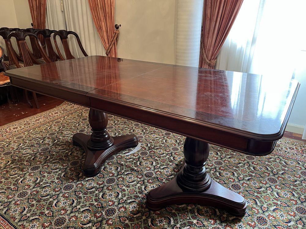 Mesa em madeira de nogueira extensivel