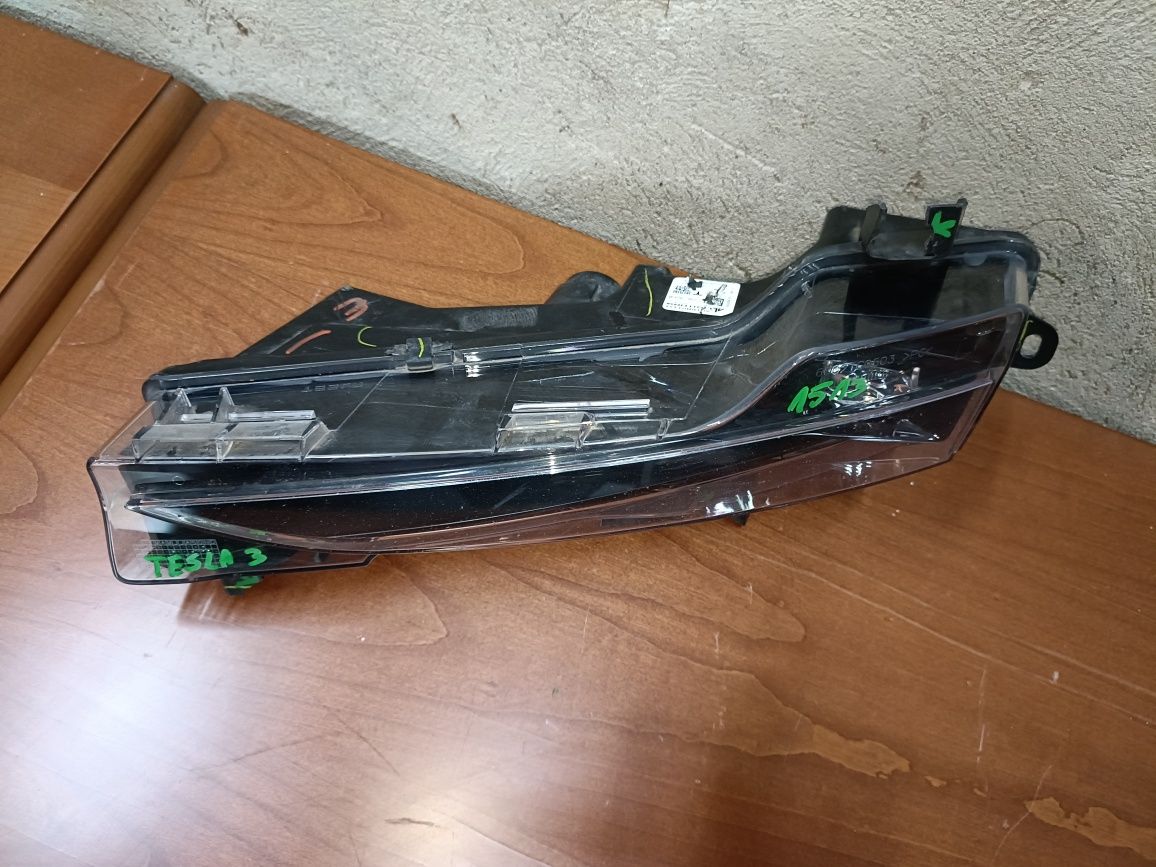 Tesla model 3 halogen led lewy