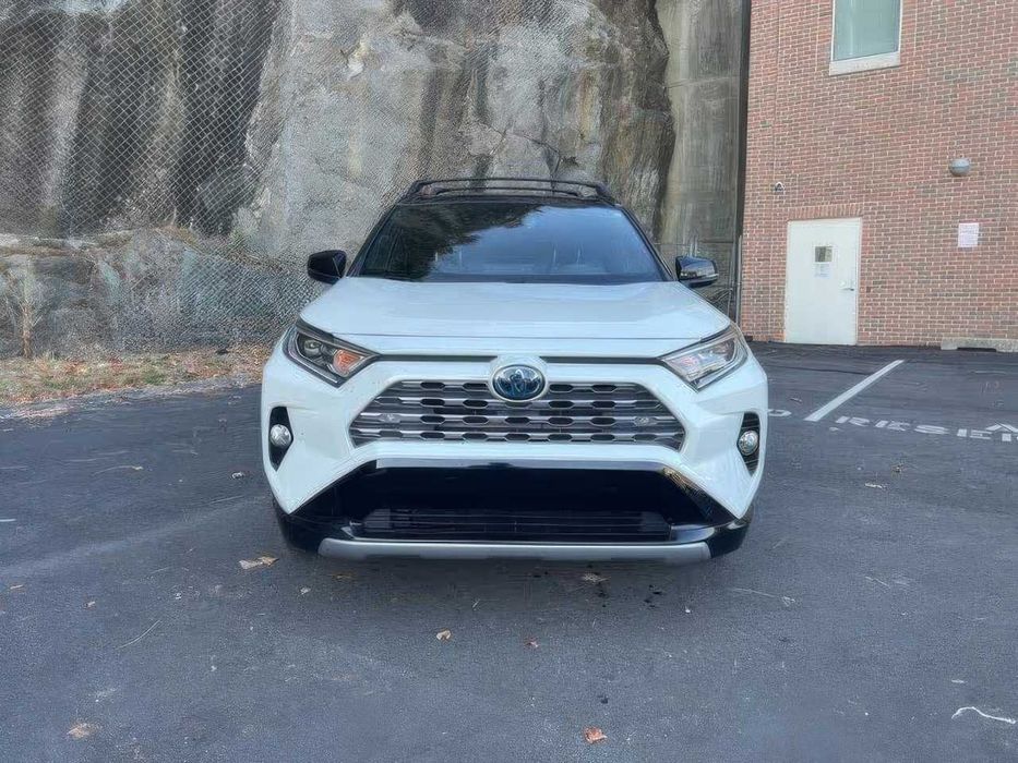 Toyota RAV4 Hybrid XSE      2020