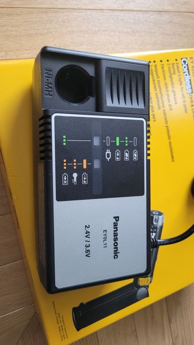 Wkrętarka przegubowa Panasonic EY 6220 NQ zestaw z ladowarka