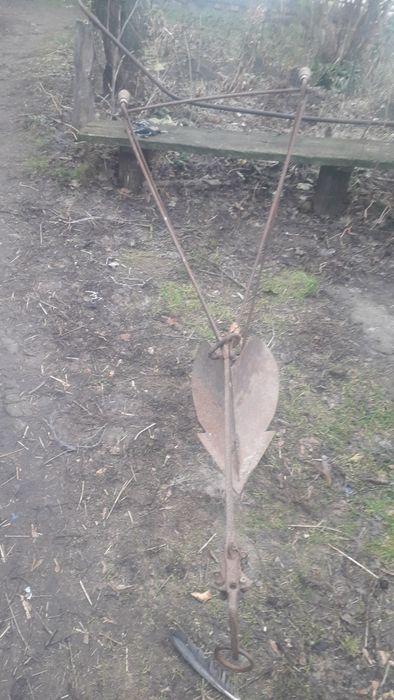 Продам два плуги та окучник до коня.