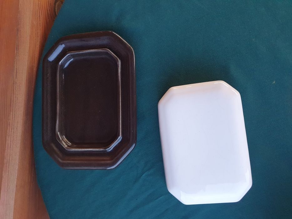 Czarno-biała,ceramiczna maselniczka