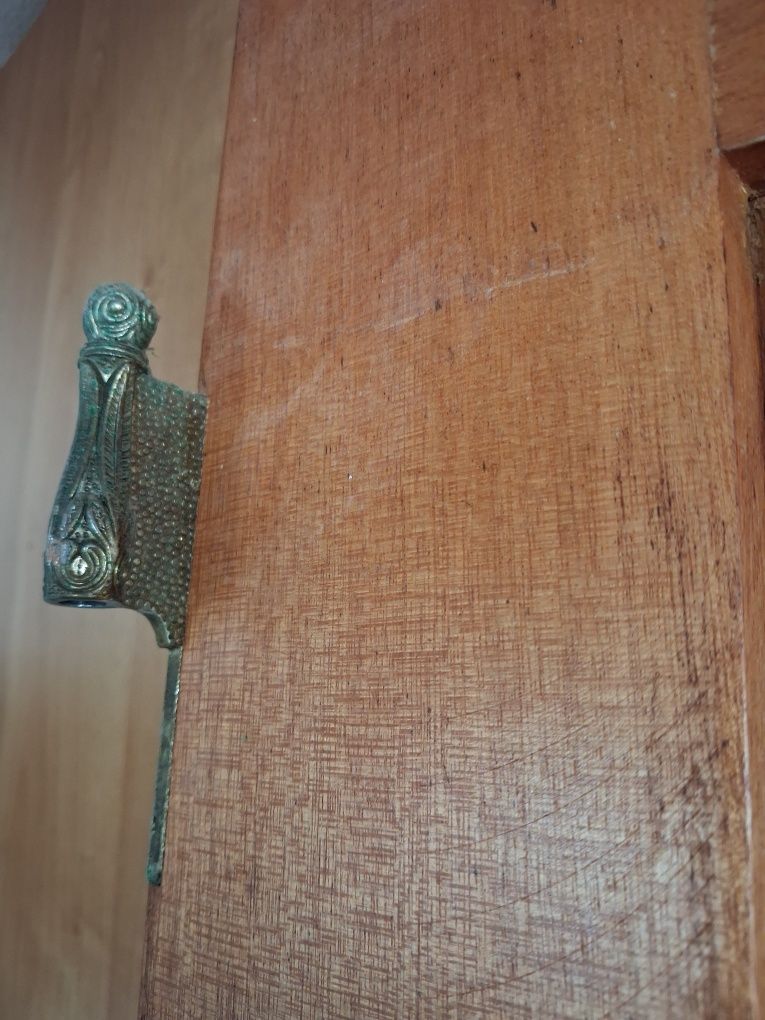 Porta " engradada", madeira maciça Óptimo estado.