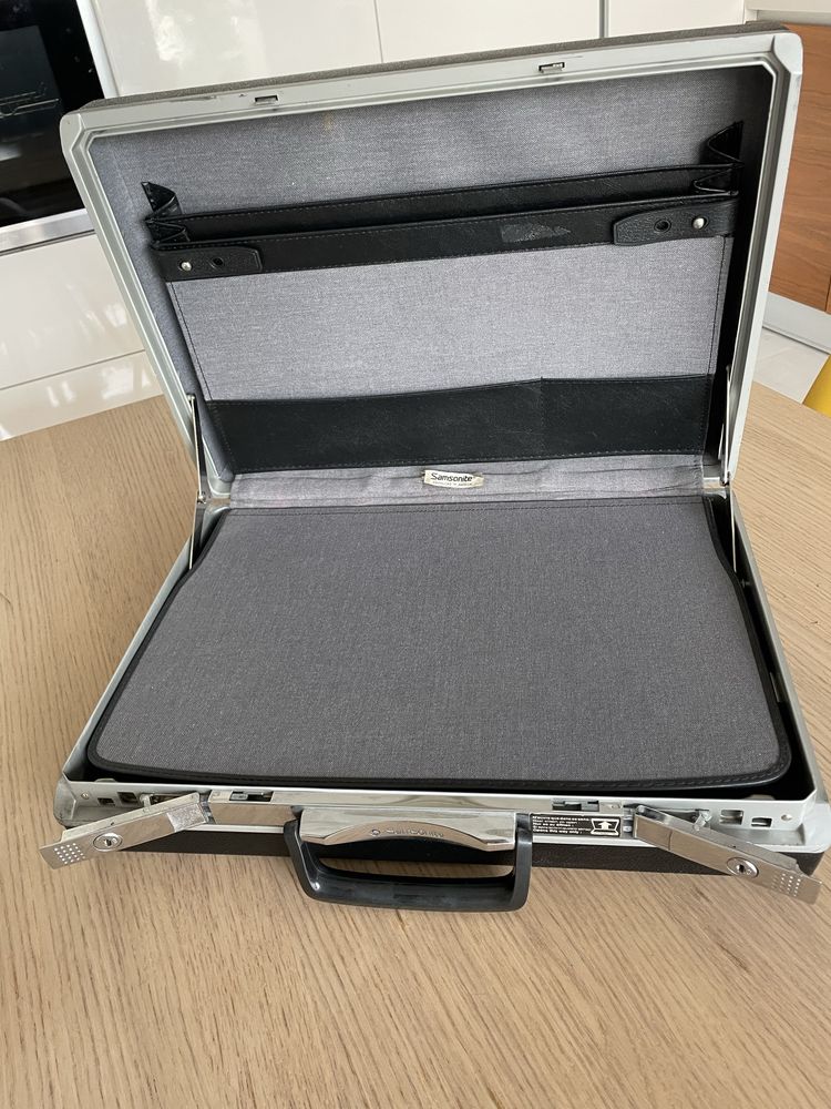 Mala samsonite preta