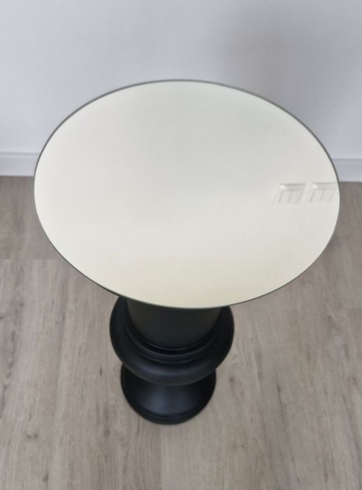 Stolk kawowy z lustrzanym blatem