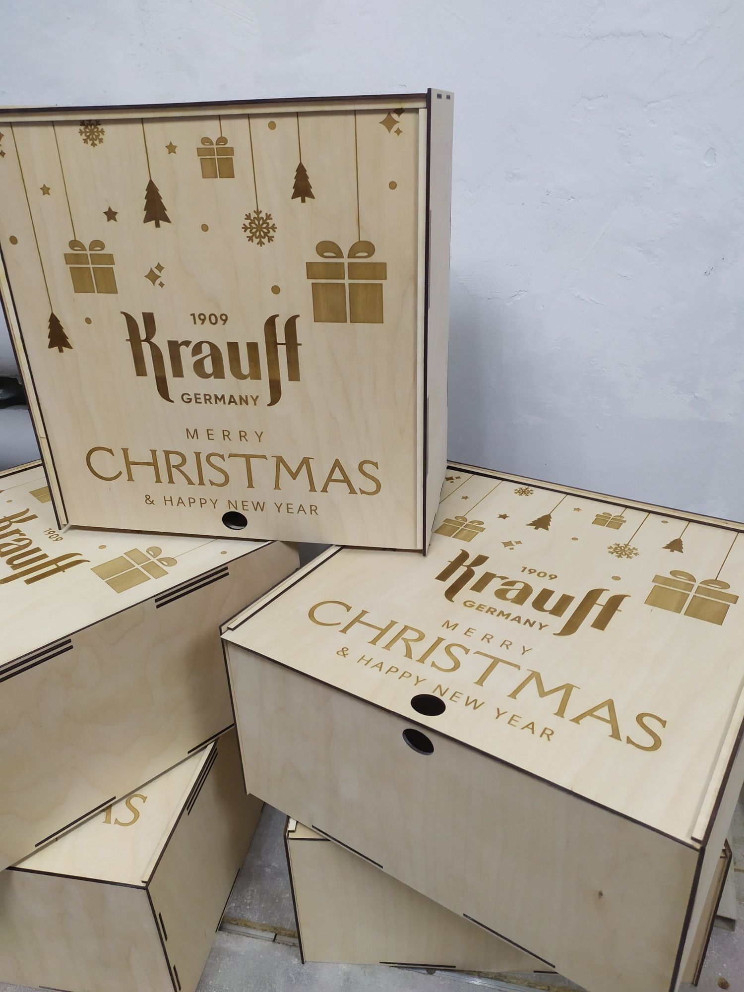 Подарочные коробки под заказ – изготовление коробок из фанеры