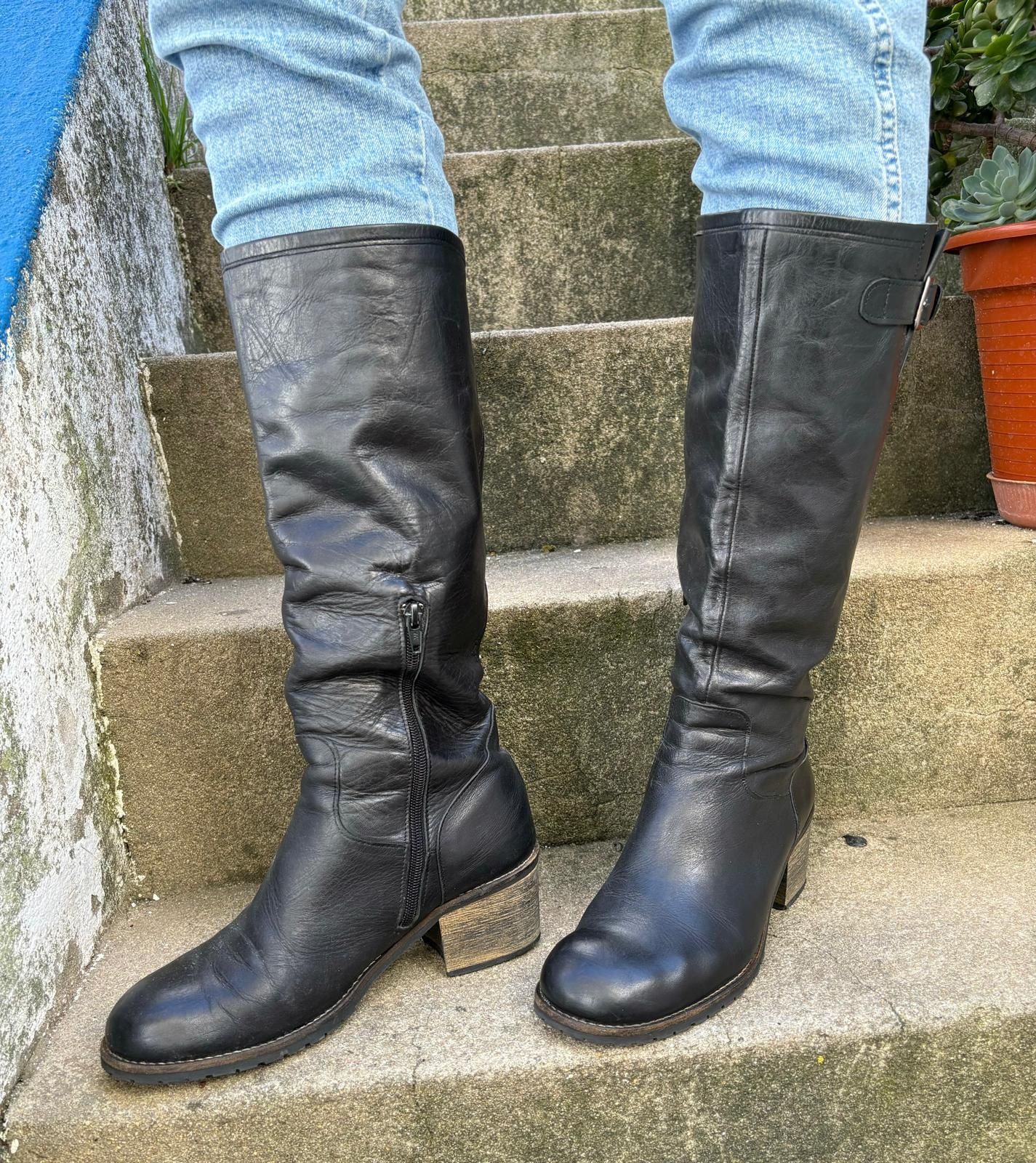 Botas em pele 40