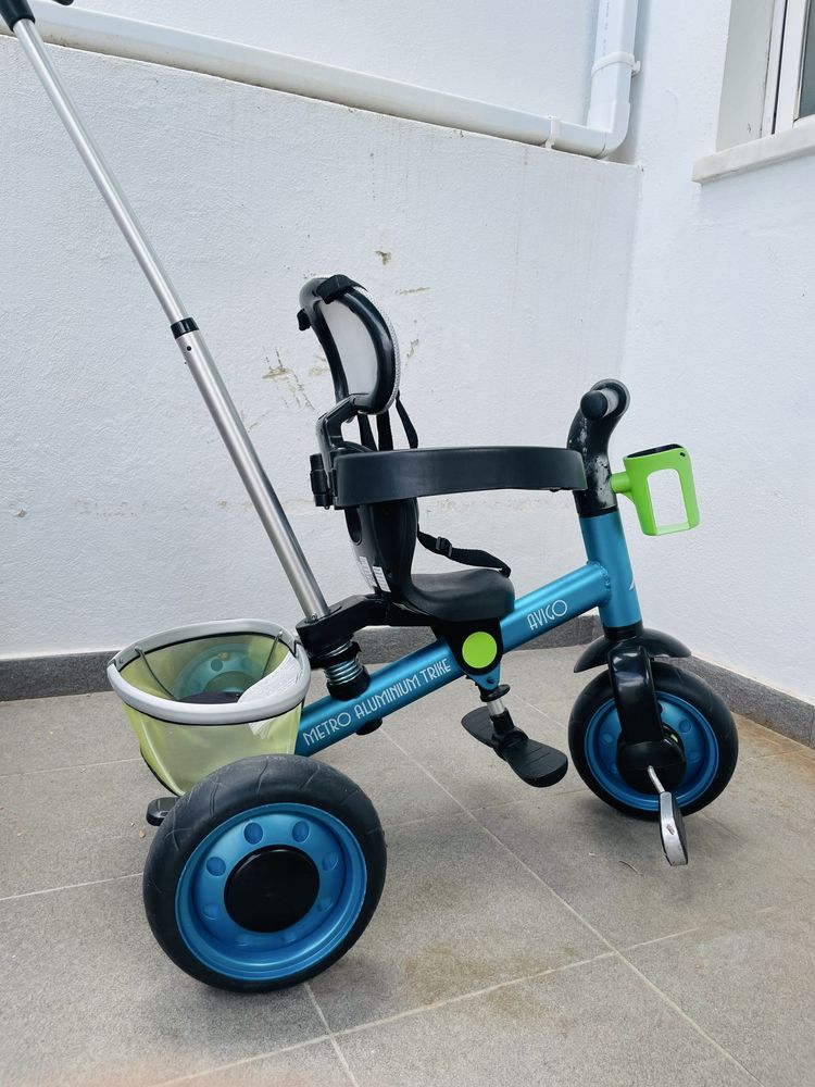 Triciclo Avigo em bom estado