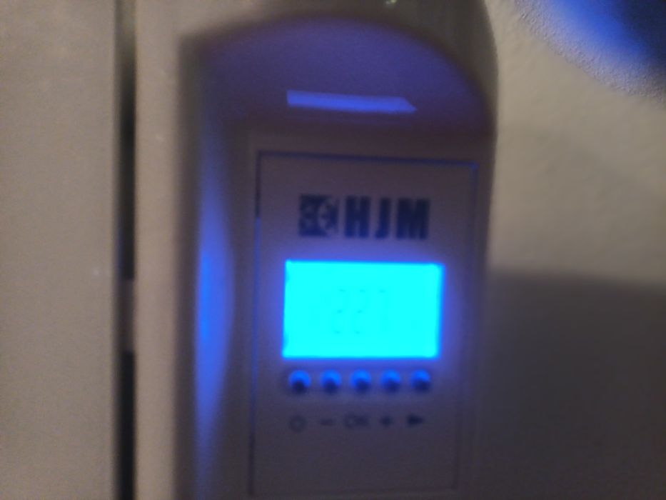 Aquecedor de parede a óleo eléctrico.