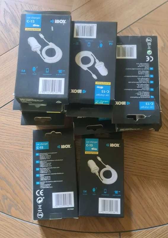2 sztuki ładowarek samochodowych do Iphone skręcany kabel.