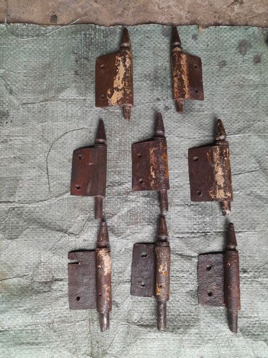 Zawiasy do drzwi starych