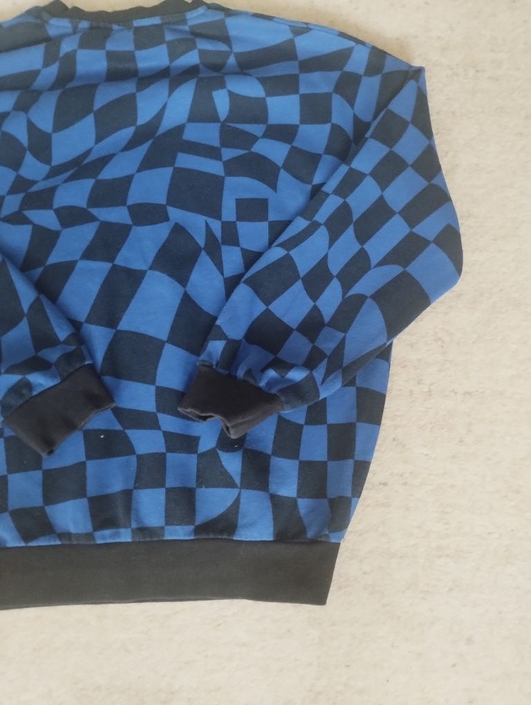Bluza dla chłopca z długim rękawem.