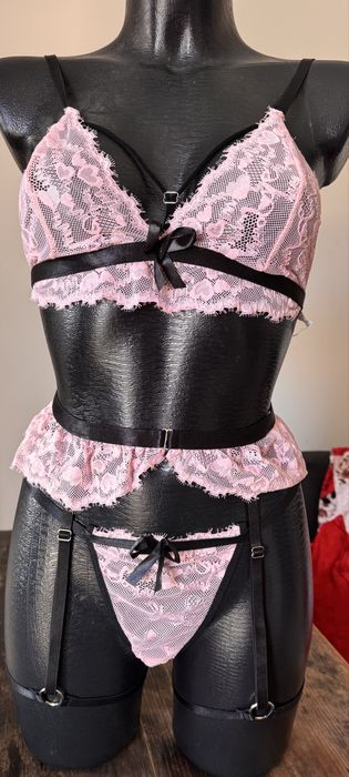 Conjunto renda preto e rosa  M